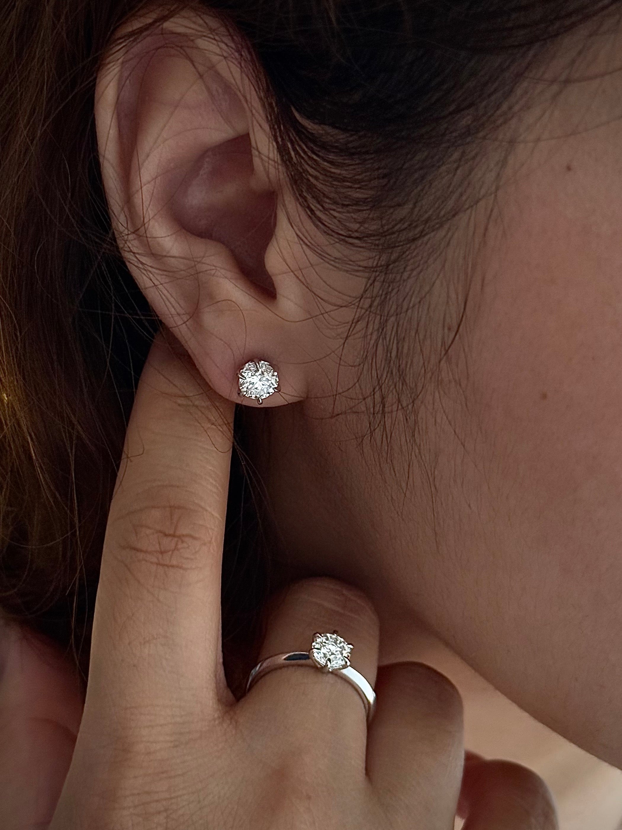 The Vintee Solitaire Stud - Lab Grown Diamond