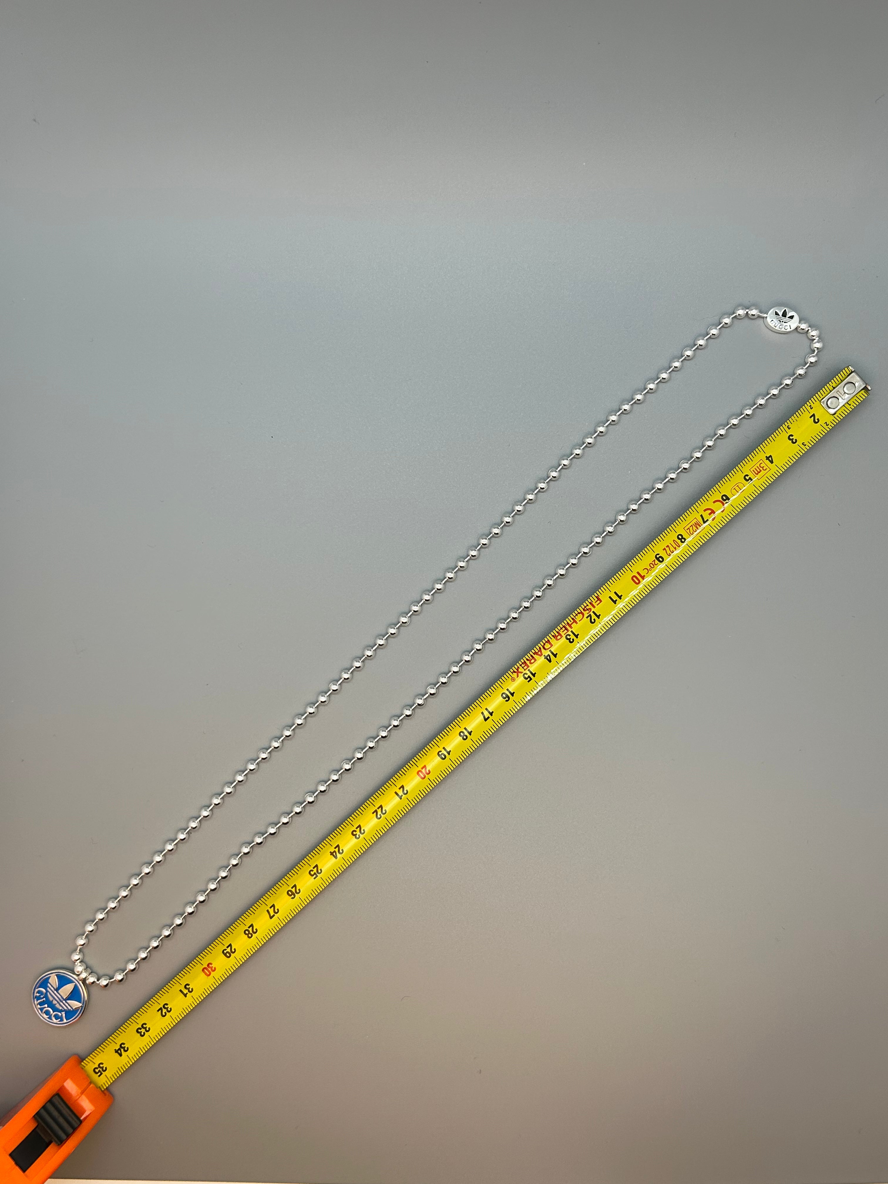 Gucci x adidas Collana con Pendente Trefoil in Smalto Blu