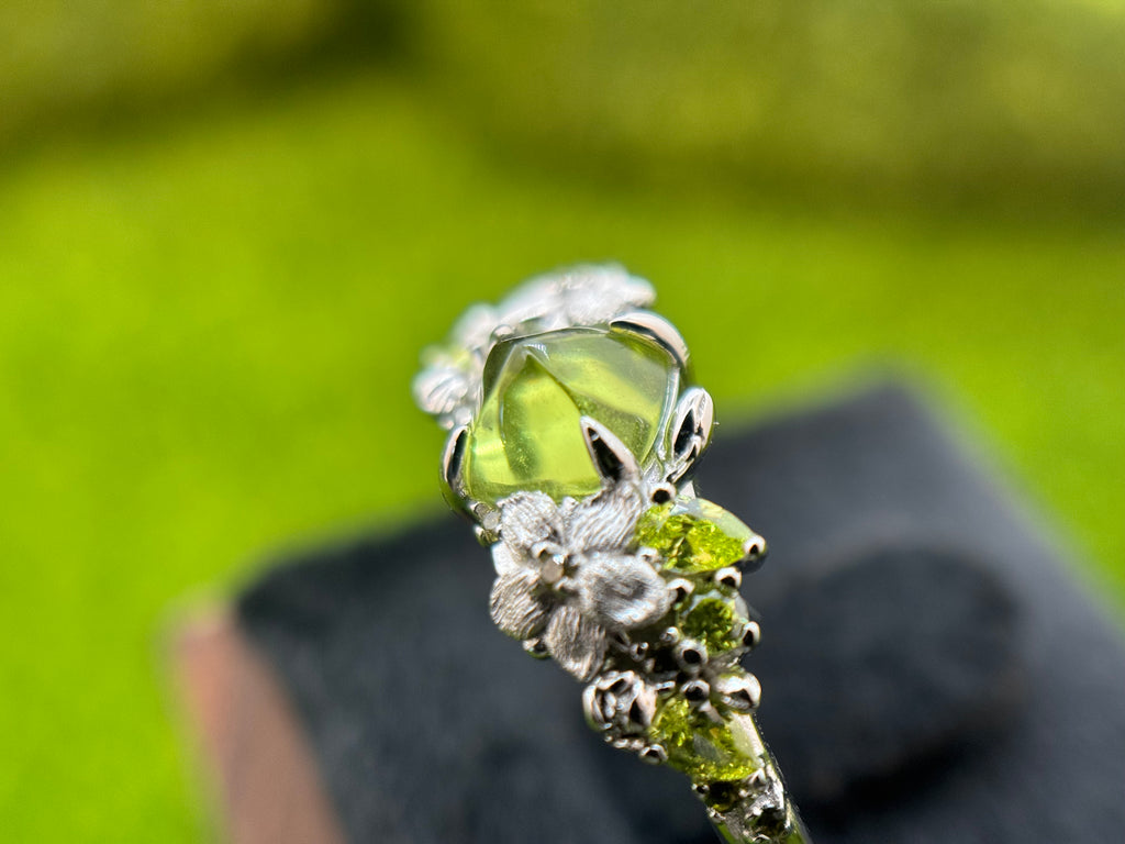 Floral Botanical Olive Green Gemstone Ring – 925 Sterling Silver Rhodium Plated